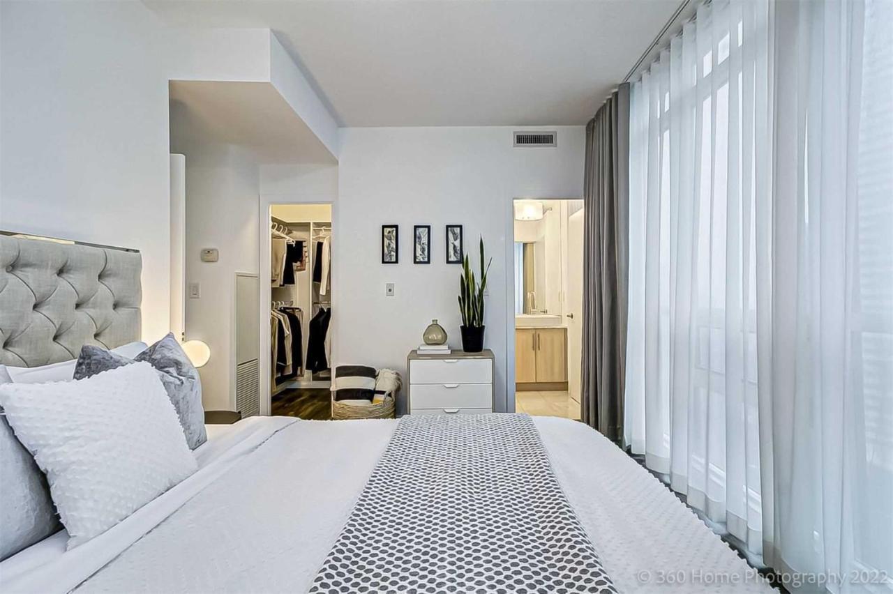 Prime Location - Stunning 2-Bdrm Condo Торонто Экстерьер фото