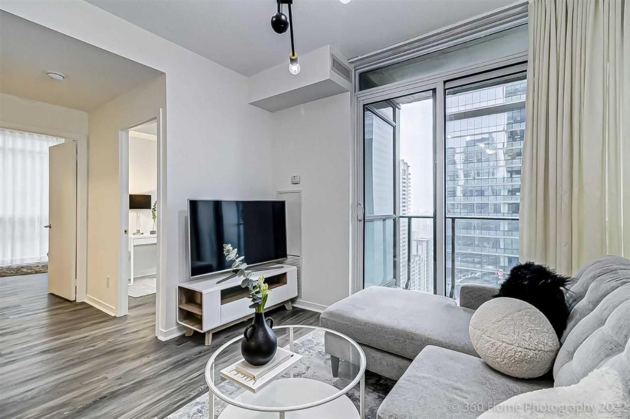 Prime Location - Stunning 2-Bdrm Condo Торонто Экстерьер фото