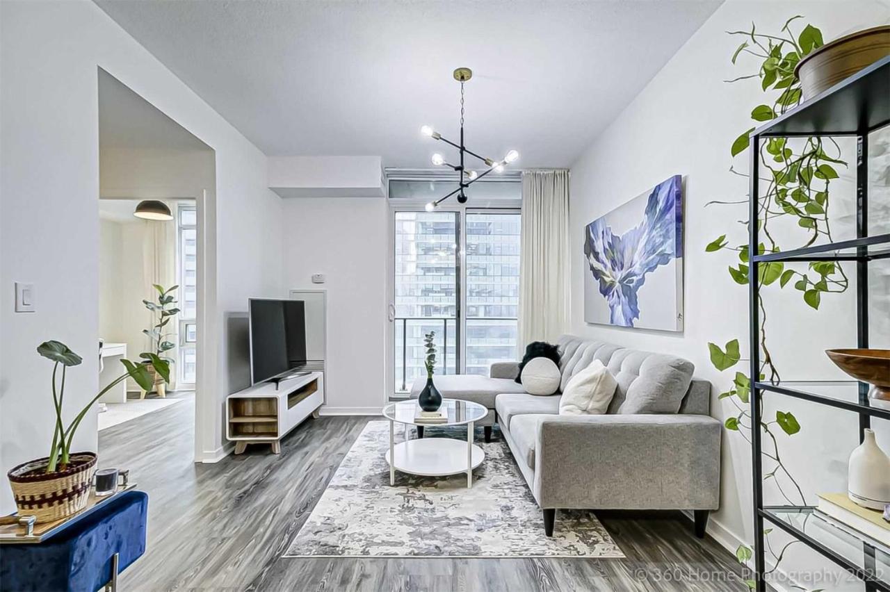 Prime Location - Stunning 2-Bdrm Condo Торонто Экстерьер фото